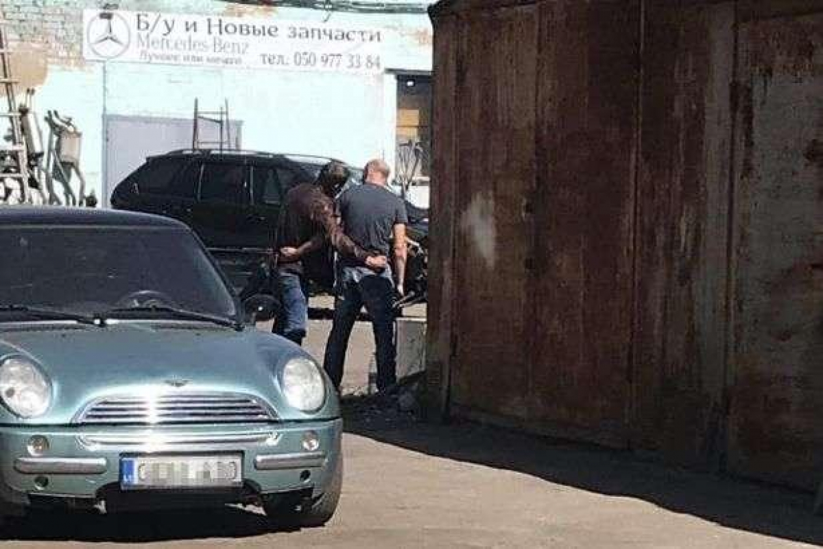 Новые подробности захвата заложника в Полтаве: "Достал гранату, выдернул чеку и успел схватить за руку полицейского"