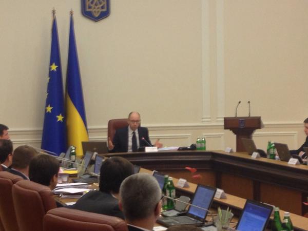 Яценюк распорядился направить 400 млн грн на погашение задолженности по зарплатам шахтерам