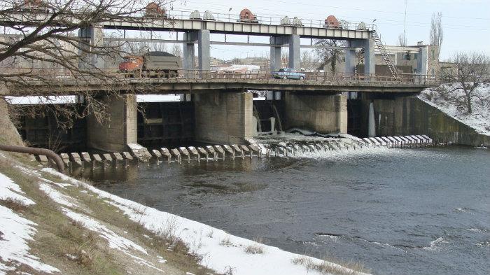 На Зуевской плотине в Донбассе прорвало дамбу, населенный пункт Николаевка на грани затопления