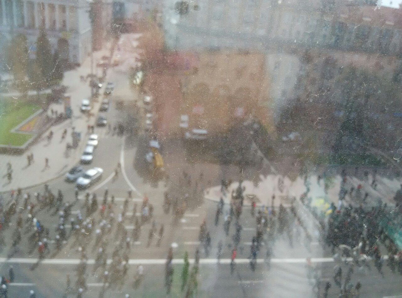 ​В Киеве митингующие перекрыли ул. Грушевского