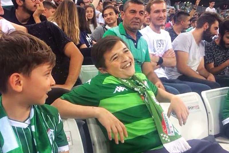 Мальчик из Турции удивил весь мир выходкой на футбольном матче - инцидент попал на видео