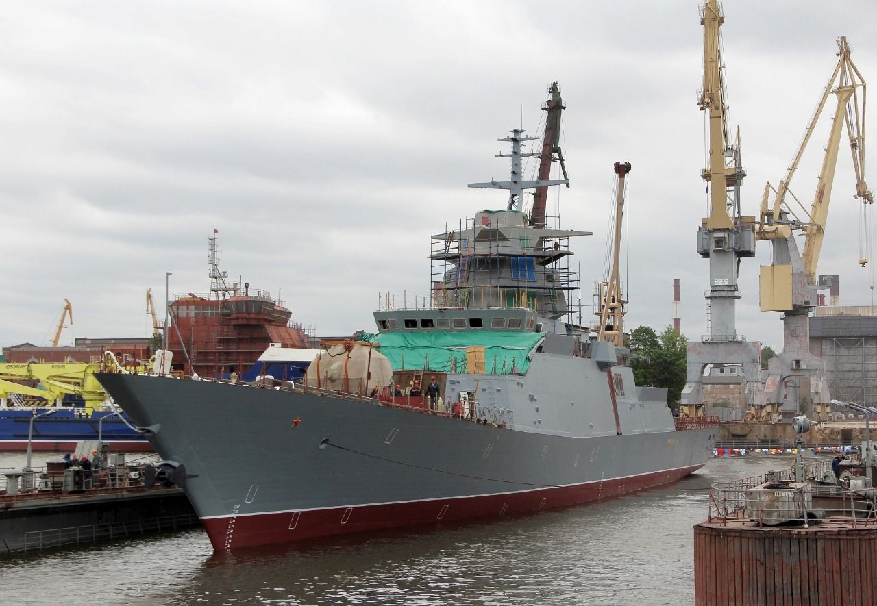 Минус один в российском флоте: в РФ сгорело новейшее боевое судно