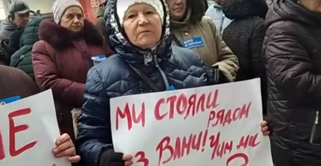 Тимошенко "нагрела" пенсионеров, которые пришли на ее митинг за деньги: старики устроили протест - видео