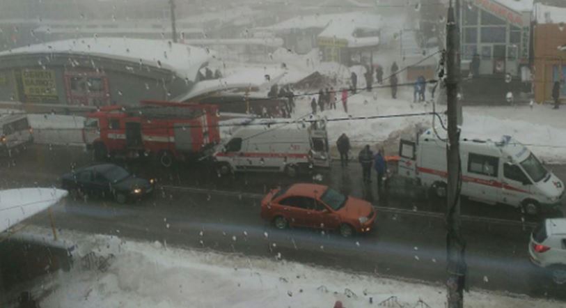 Снегопады на Донбассе привели к жертвам и обрушениям: ситуация в Донецке и Луганске в хронике онлайн