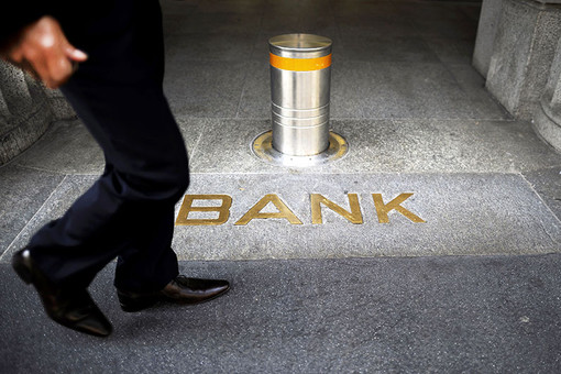 Российским чиновникам окончательно запретили иметь счета в зарубежных банках