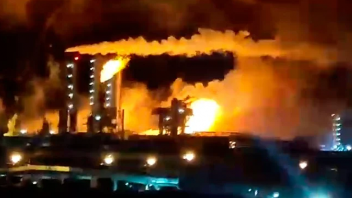 В российском Новомосковске ночью произошел водородный взрыв: люди напуганы, завод загорелся