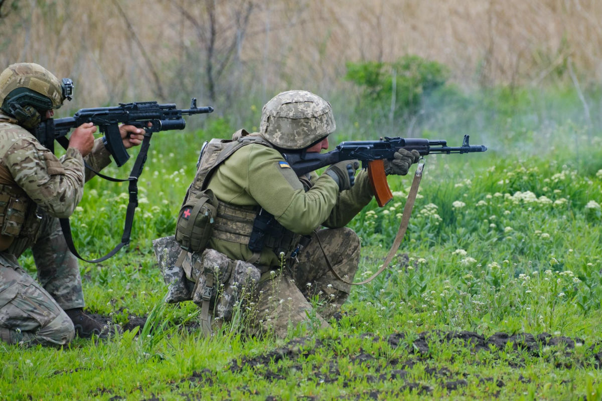 "Морпехи ВСУ уже в Волчанске", - Z-военкор заявил про отступление россиян в городе 