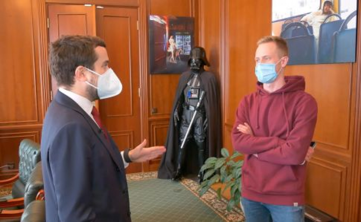 В ОПУ объяснили скандал с медицинскими масками, оказавшимися в "Эпицентре": "Все очень просто"