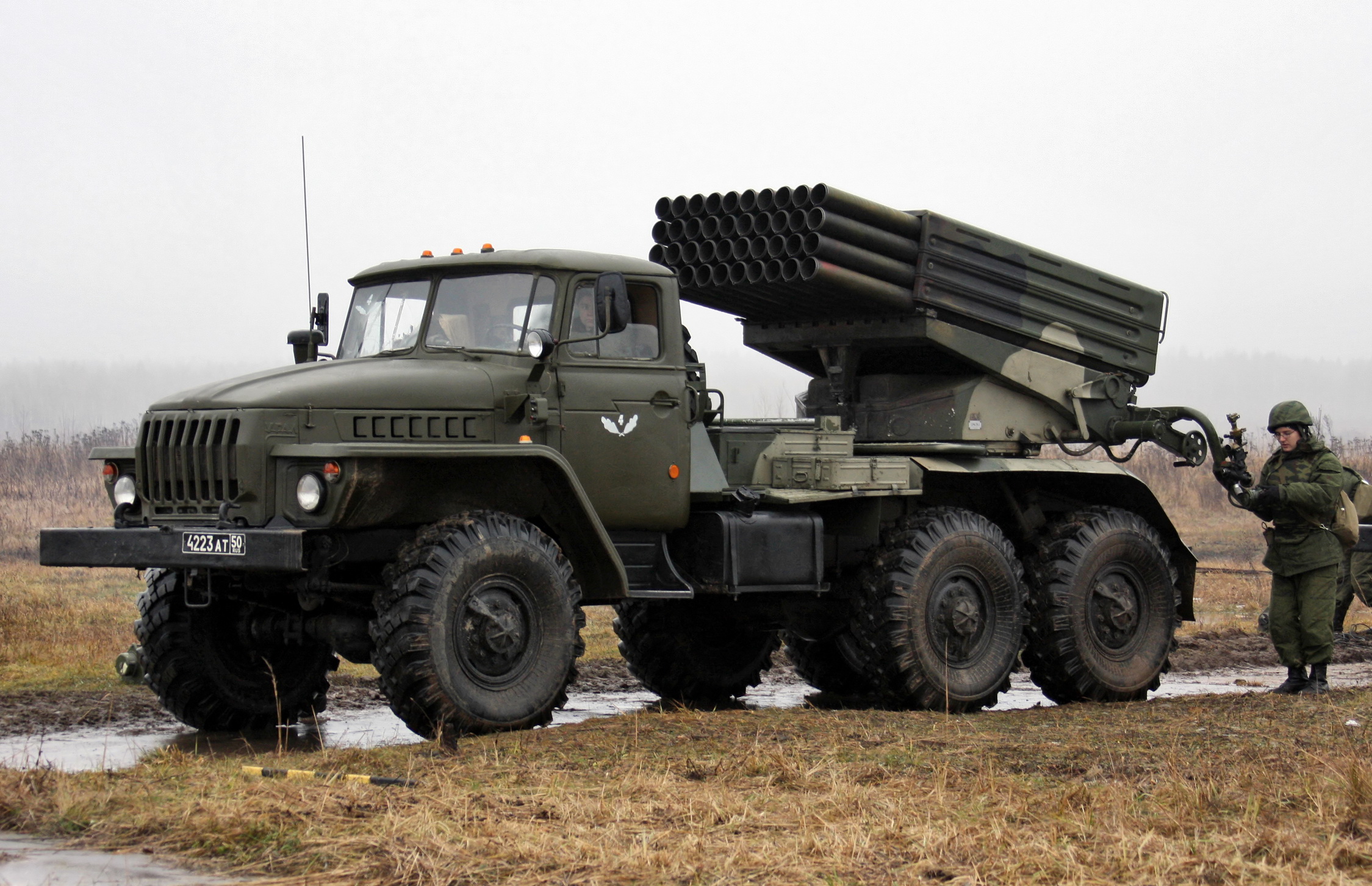 Россия продолжает снабжать террористов тяжелой военной техникой - украинская разведка