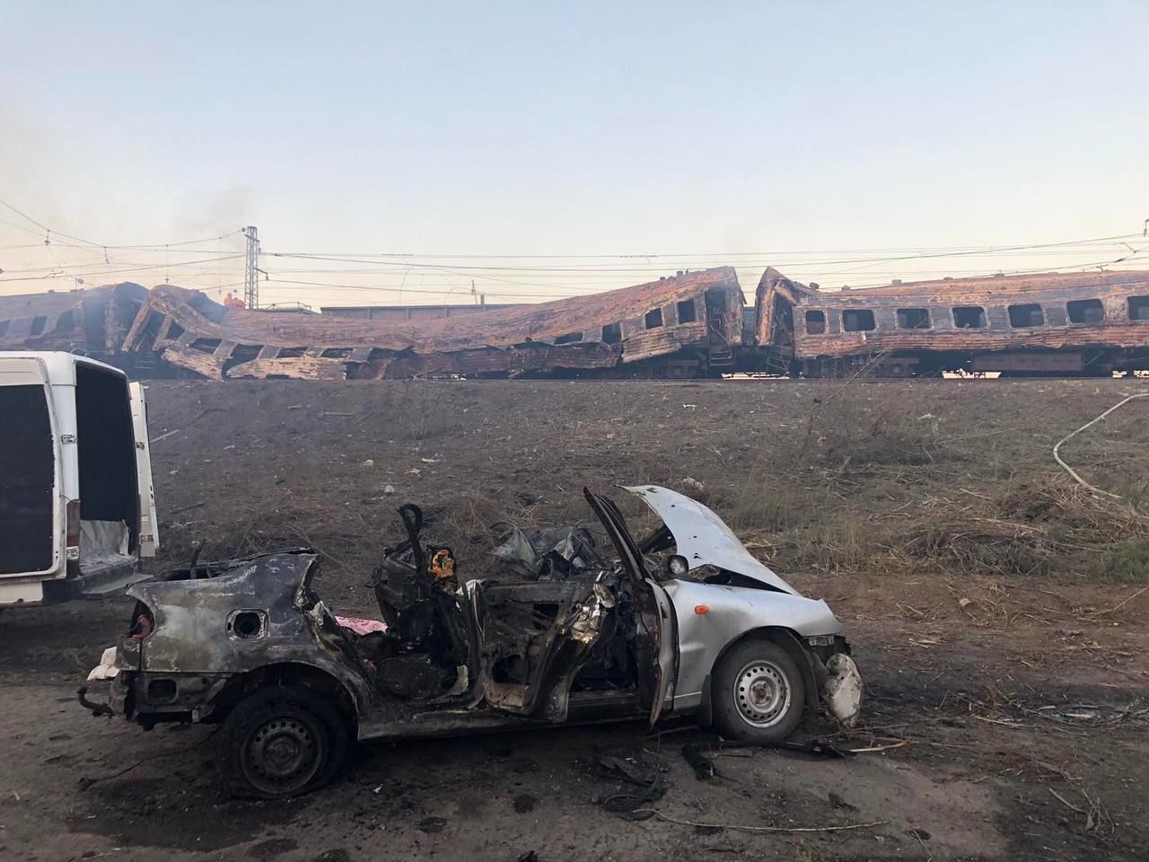 Ракетний терор: на Дніпропетровщині атаковано пасажирський потяг, десятки загиблих