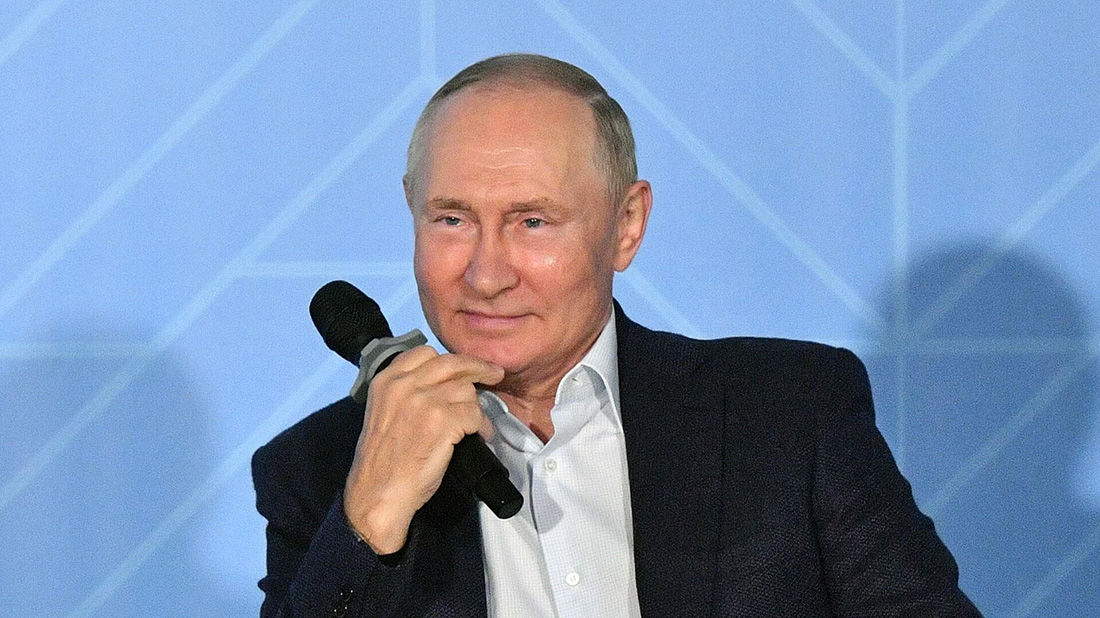 Путин назначил Россию "страной восходящего солнца"