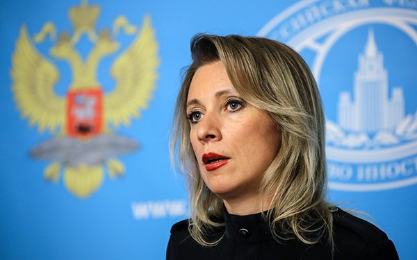 "Продолжает нагнетать антироссийскую истерику", - Захарова закатила скандал из-за нового закона Порошенко