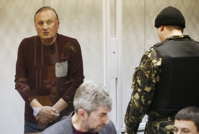Главное за день 16 февраля: ВСУ укрепляют позиции под Дебальцево; приговор Ефремову; новые обстрелы Донецка
