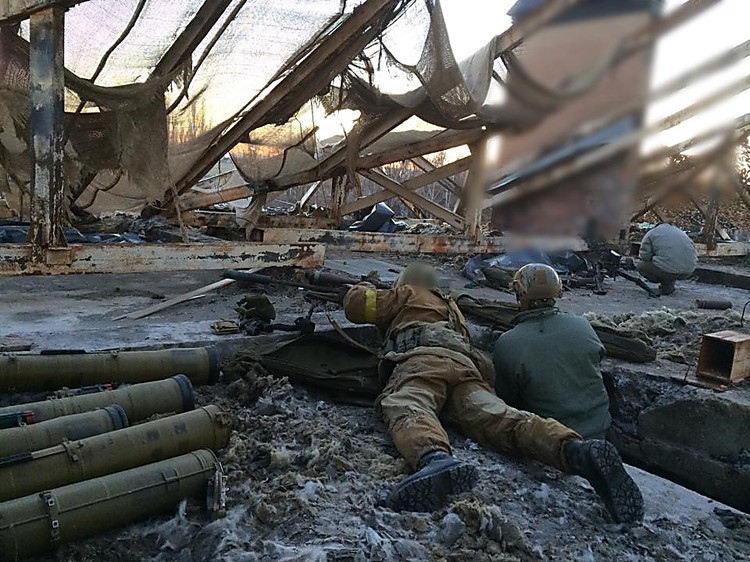 В Донецке вновь стали слышны залпы и взрывы
