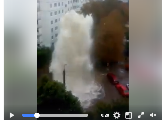 Сеть покорило видео из Харькова: на Салтовке фонтаном прорвало канализацию - смотреть кадры