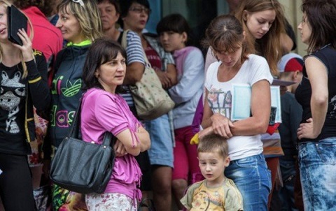 Больше 350 луганчан сегодня покинули город через гуманитарный коридор