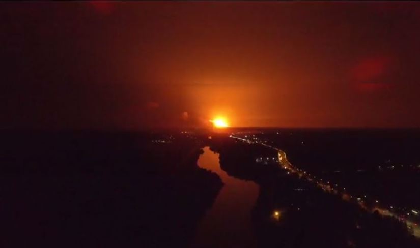 Видео пожара на складах боеприпасов в Калиновке показали с высоты птичьего полета: взрывы четко видны прямо из Винницы - кадры