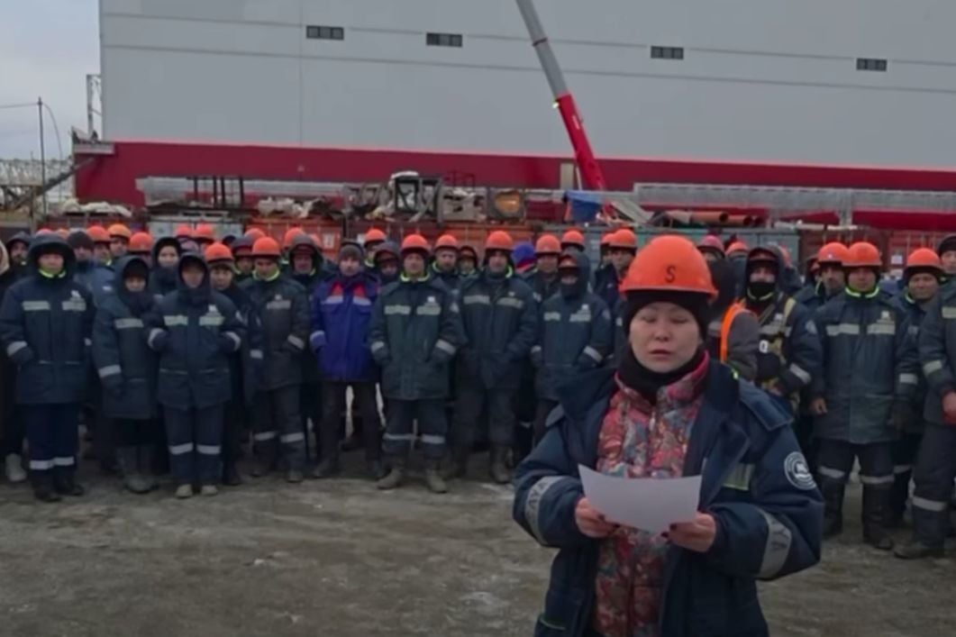 Денег нет, но вы держитесь: крупнейшее месторождение Урала перестало платить зарплаты