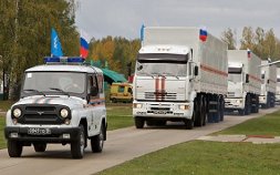 Прямая видео трансляция: Гуманитарная помощь РФ для Донбасса проходит процесс оформления на таможне