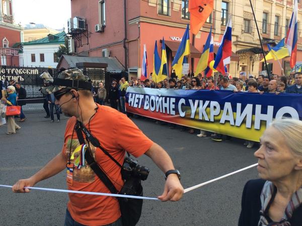 "Марш мира" в Москве: около 5 тыс. участников начали шествие "в компании" со сторонниками ДНР  и ЛНР