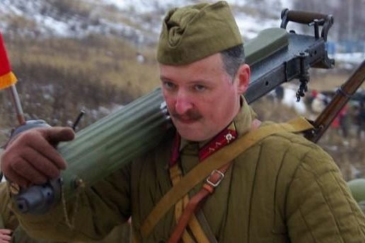Гиркин пишет, что в Дебальцево "прибыли подразделения российской армии с техникой"