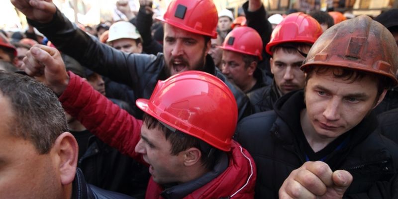 В Украине шахтерские бунты: на Волыни перекрыта дорога на Польшу, в Донбассе горняки не спускаются в лаву