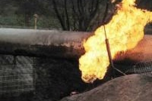 В Донецке горит газопровод