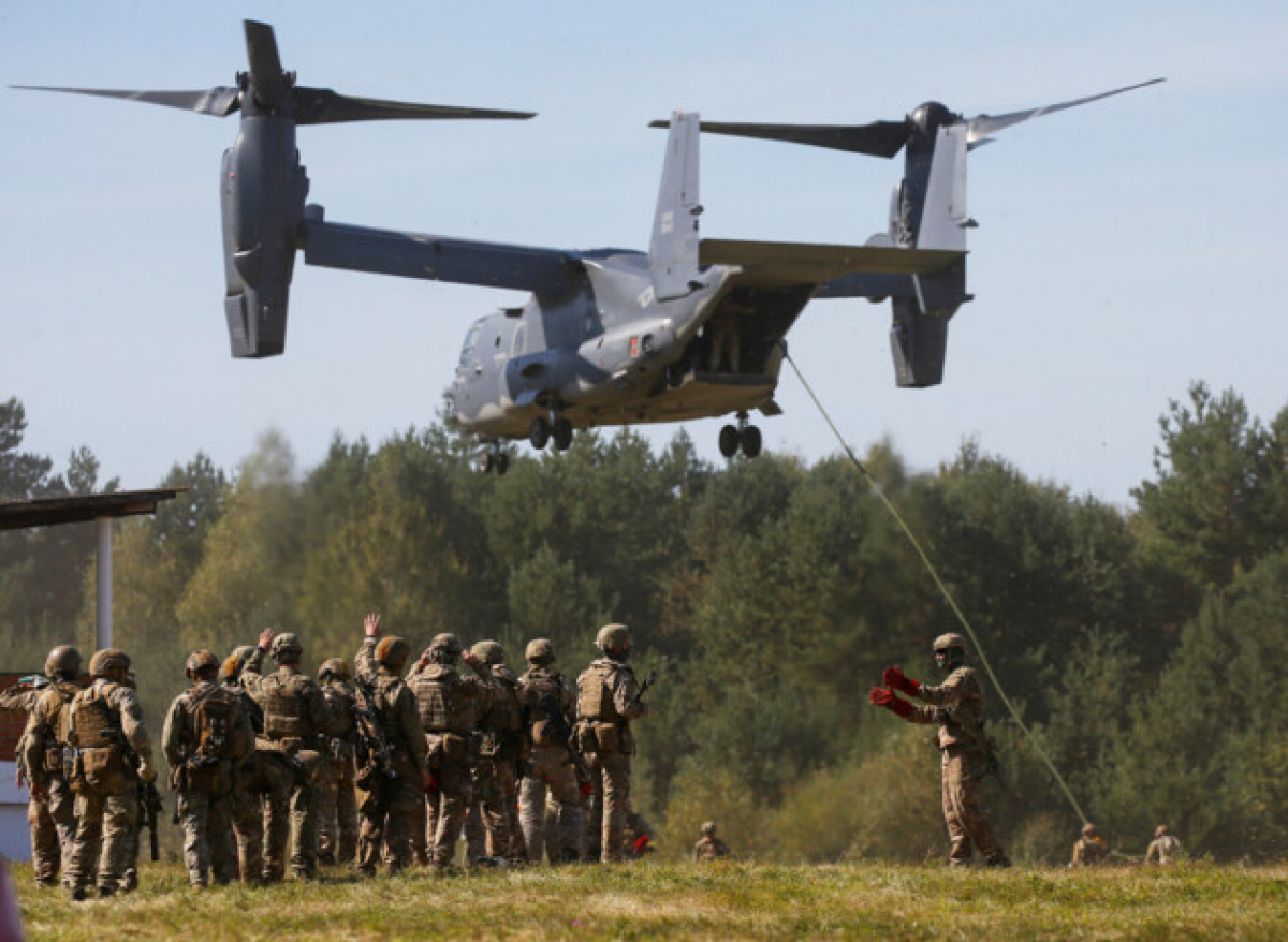 Кадры высадки десанта ВСУ с конвертоплана V-22 Osprey беспарашютным способом: первое видео