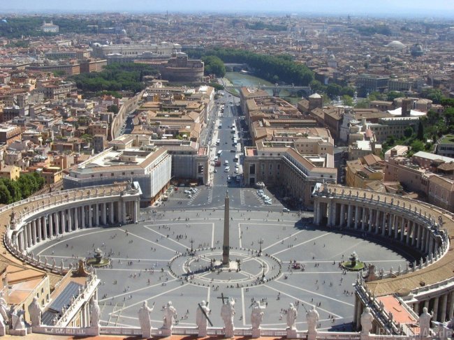 В Ватикане нашли сотни миллионов евро на неофициальных счетах