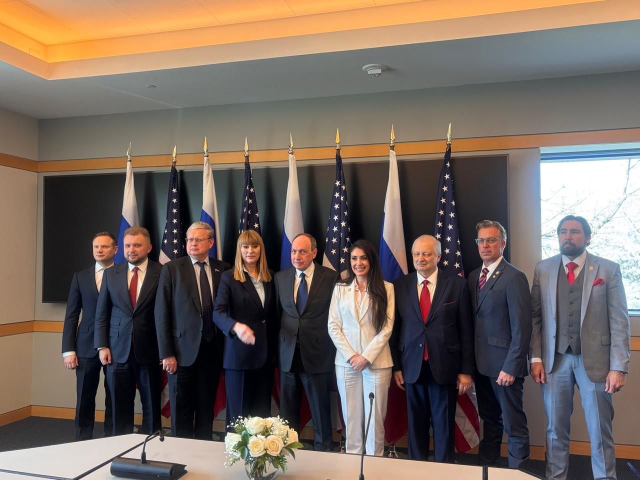 Прилетевшие в США депутаты РФ встретились с конгрессменом, называвшим Путина главой "банды головорезов"