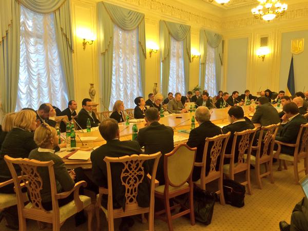 Яценюк приехал в Раду для участия в заседании совета парламентской коалиции 
