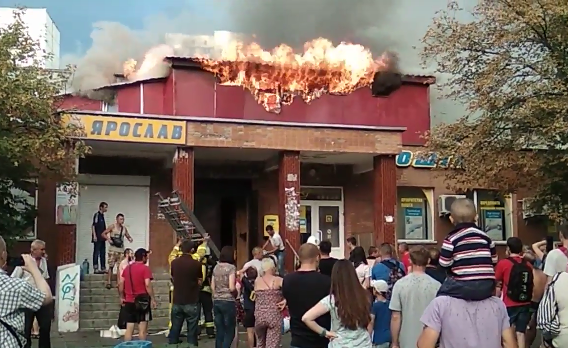 ​Поджег себя, затем поджег собой хостел: как "живой факел" в Киеве чуть не погубил людей - кадры