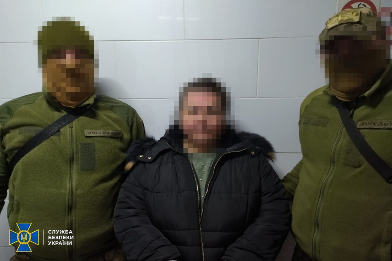 СБУ задержала бухгалтера "Укрзализныци", слившую данные о военных эшелонах ВСУ в ФСБ через мужа-боевика