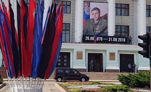 Согнанные бюджетники и "важные" гости из России: как в Донецке хоронят уничтоженного Захарченко – все подробности в онлайн-трансляции