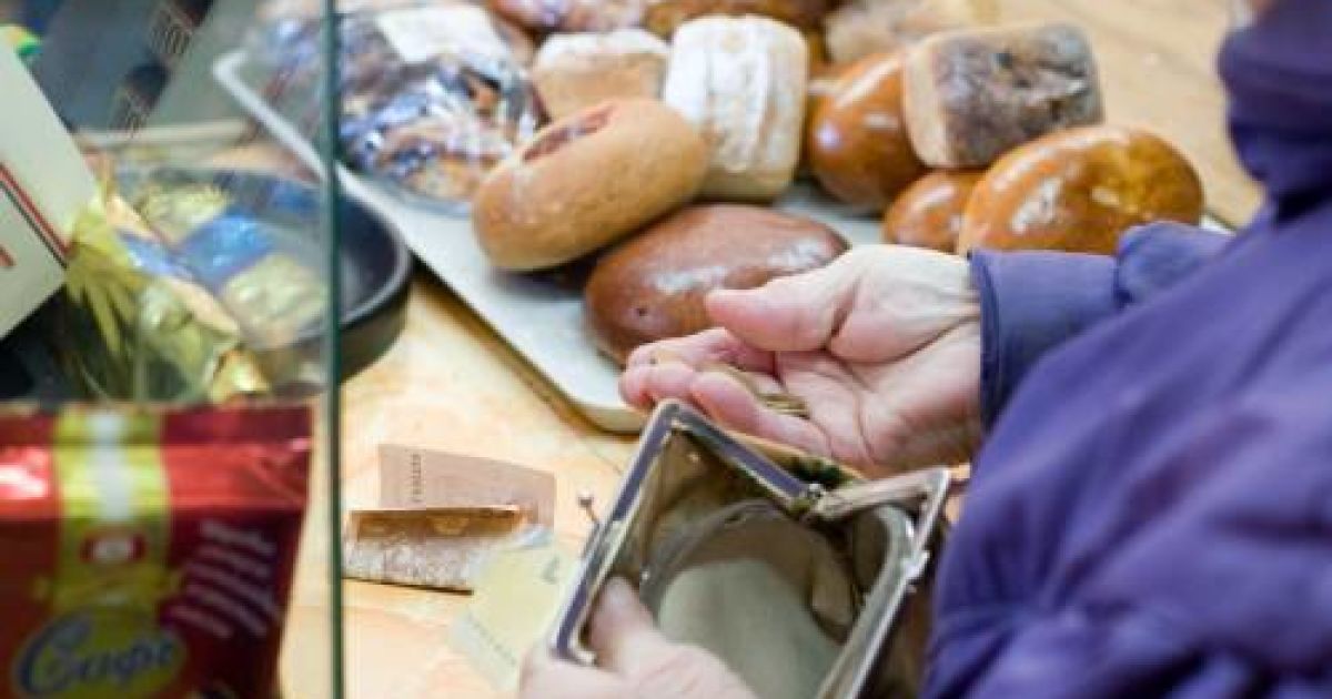 Цены на продукты питания в Крыму "переплюнули" московские: крымчане оказались на грани выживания