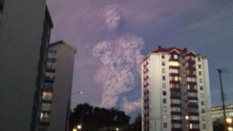 Зловещее предвестие для России: жители сообщили о появлении устрашающего титана в небе – кадры