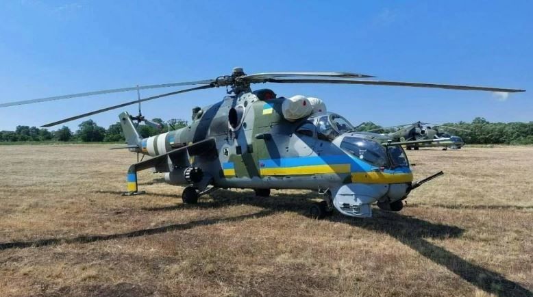 Український пілот показав висококласну роботу з ведення вертольота на мінімальній висоті – захоплюючі кадри