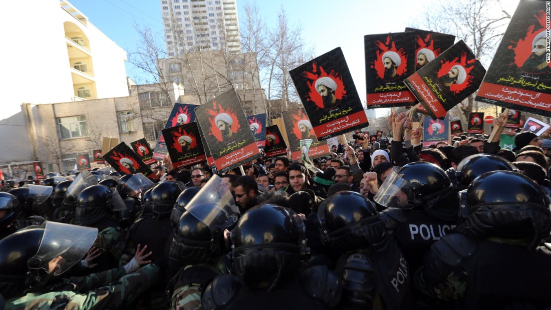 Насилие и массовые беспорядки в Иране: власти страны выдвинули протестующим жесткий ультиматум - кадры