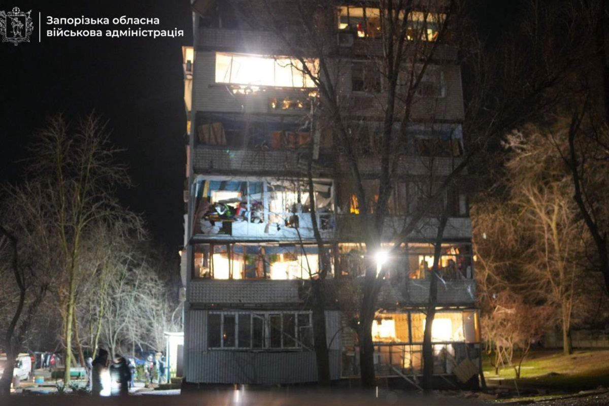 Армия РФ ударила дронами по жилому дому в Запорожье – в ОВА показали последствия атаки