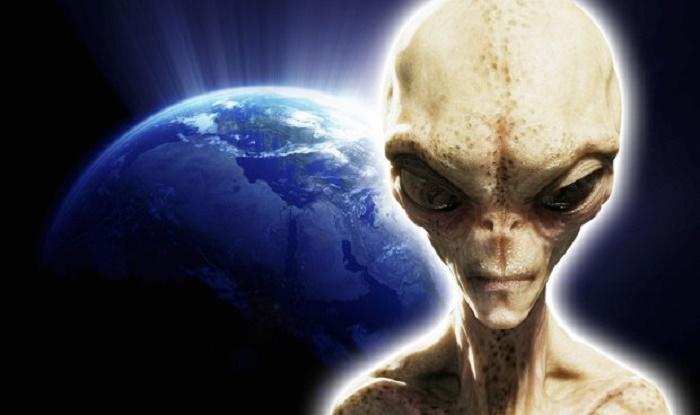 "В 2033-м инопланетяне и андроиды будут населять Землю", - кадры "путешественницы во времени" потрясли Интернет