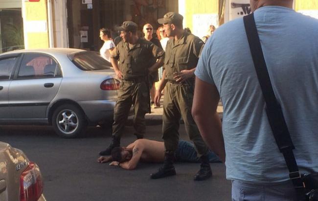 Массовое побоище в центре Одессе: десятки украинских "ультрас" напали на фанатов турецкого "Фенербахче"