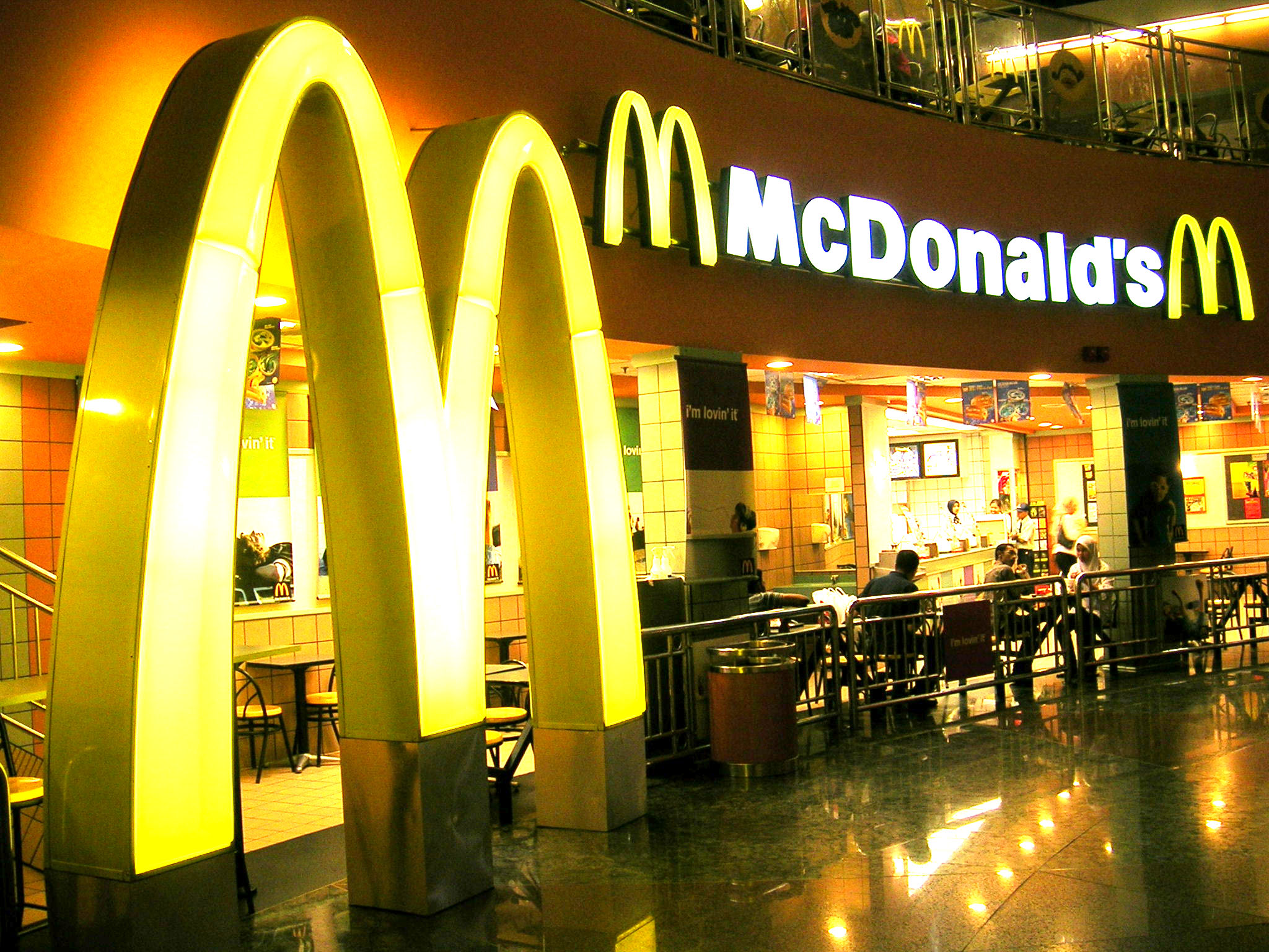 СМИ: в США собираются открывать McDonald's в церквях