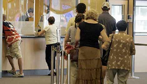 Украинцы массово скупают валюту