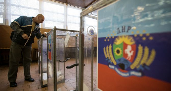 "То по привычке", - избиратели в "ЛНР" получили приглашения на "выборы" на украинском языке
