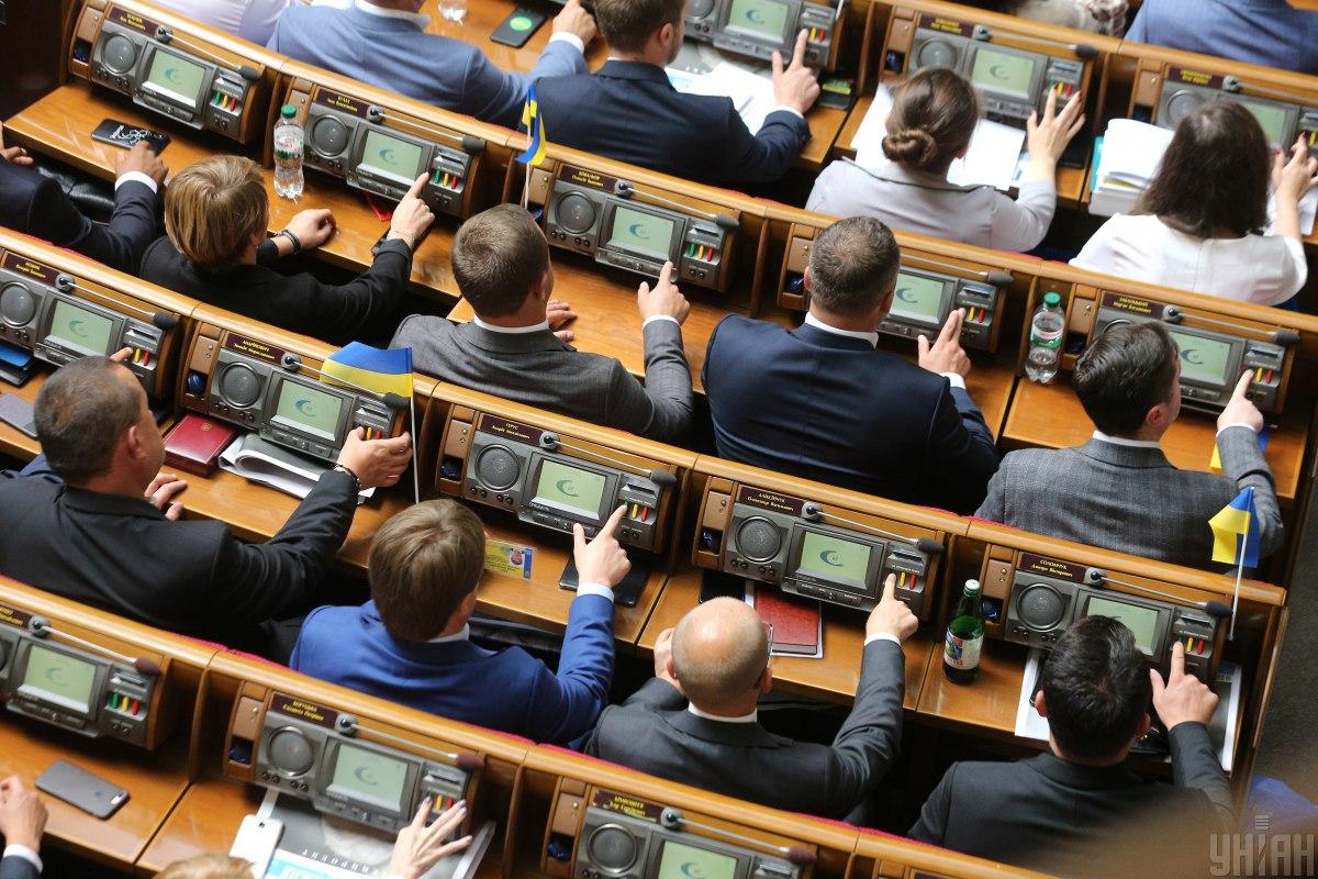 Из Верховной Рады отозвали первый скандальный законопроект "слуг народа"