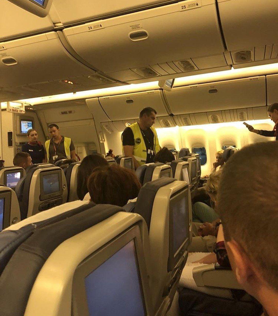 Пьяный Панин устроил дебош на борту самолета в аннексированном Крыму – кадры
