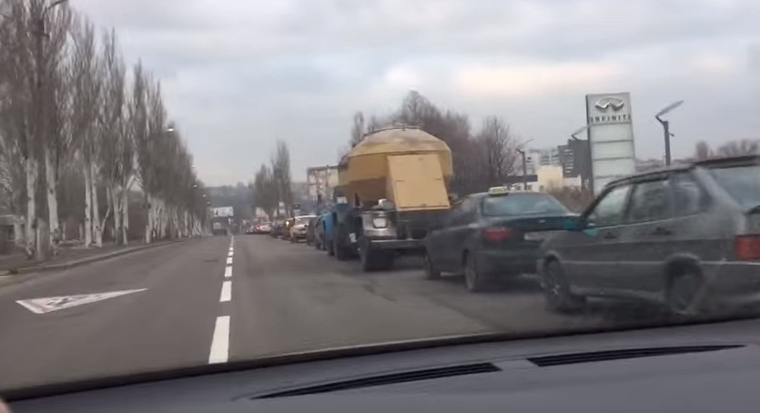 "Русский мир" оставил Донецк без бензина и заставляет забыть об автомобилях