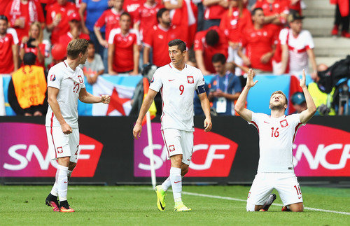 Евро-2016: Поляки в равной борьбе со швейцарцами вырывают победу в серии пенальти