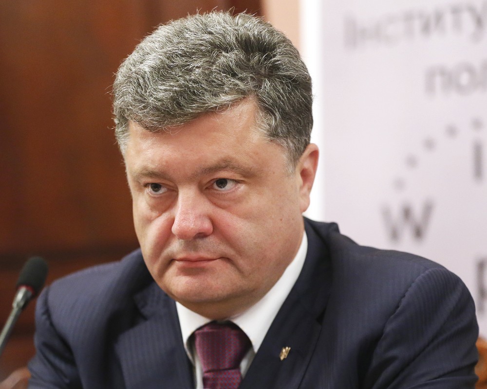 Порошенко подписал указ об упрощении контроля гуманитарной помощи