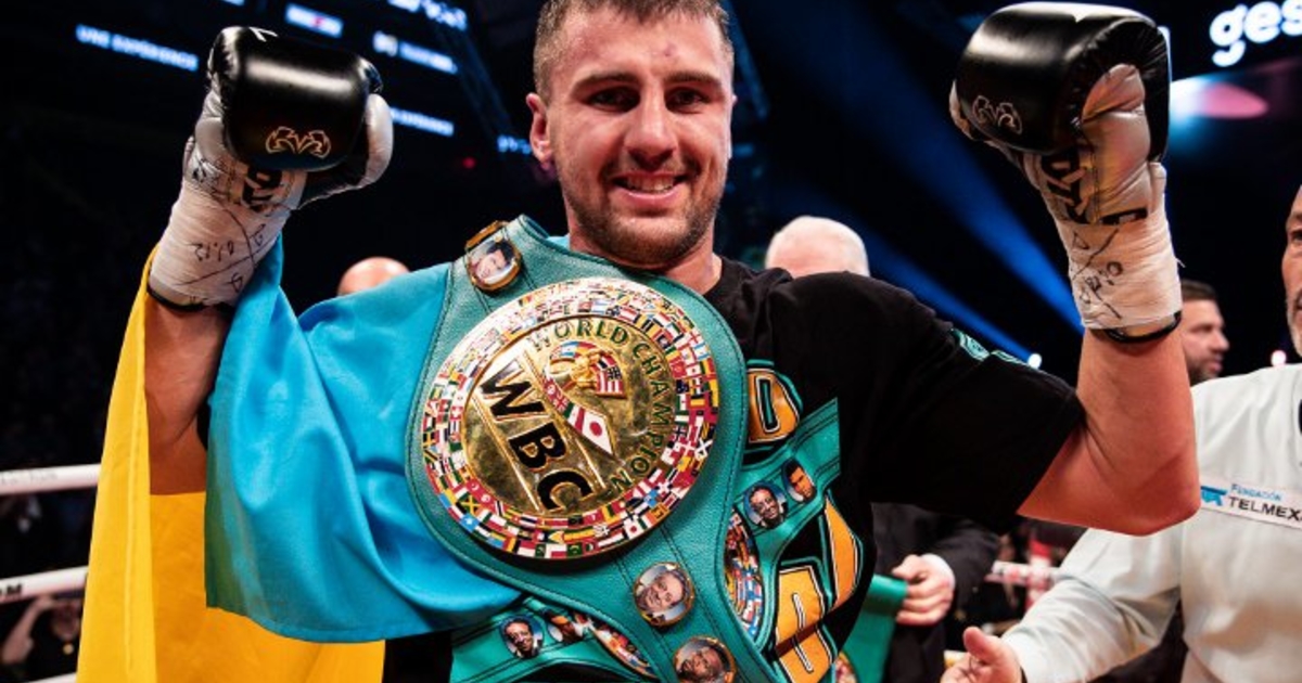 Украинец Гвоздик триумфально защитил пояс чемпиона WBC: побежденный Нгумбу простоял 5 раундов - видео